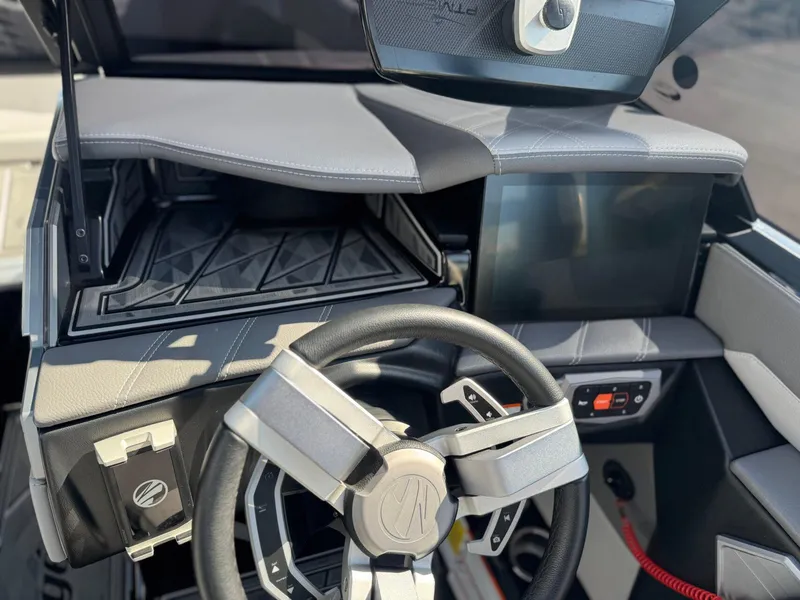 Slide: The Image of Tigé Ultré 23ZX 2024 - 20