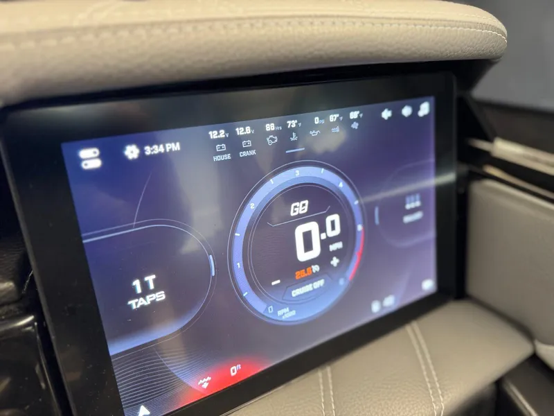 Slide: The Image of Tigé Ultré 23ZX 2024 - 21