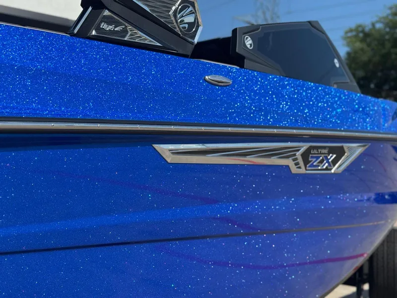 Slide: The Image of Tigé Ultré 23ZX 2024 - 5