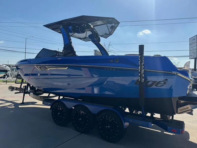 Slide: The Image of Tigé Ultré 23ZX 2024 - 8