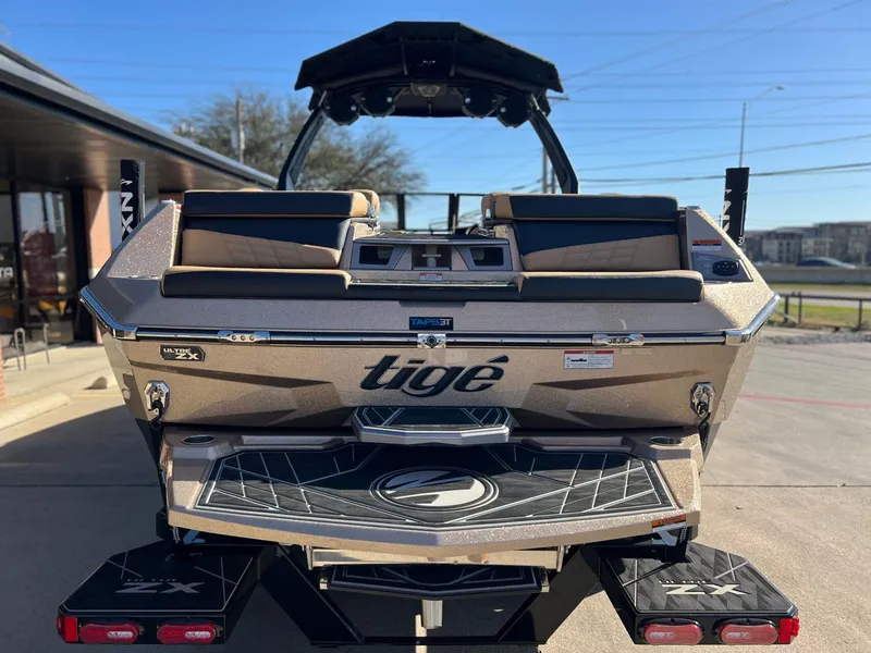 Slide: The Image of Tigé Ultré 25ZX 2025 - 4