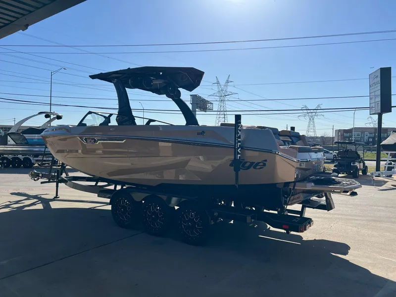 Slide: The Image of Tigé Ultré 25ZX 2025 - 6