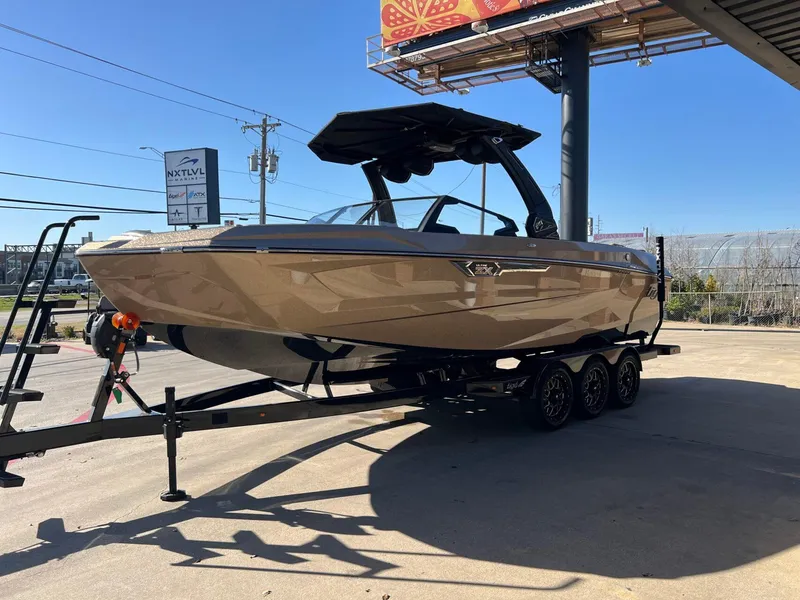 Slide: The Image of Tigé Ultré 25ZX 2025 - 8