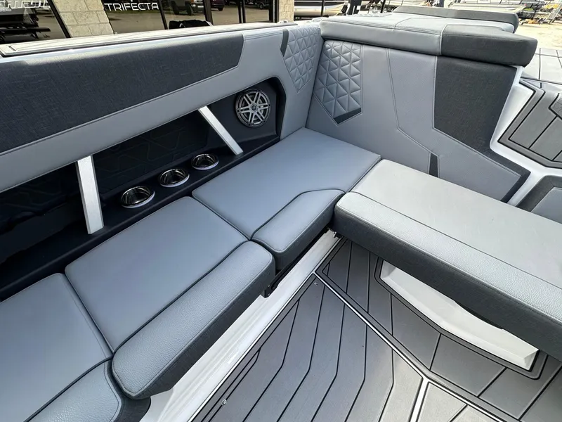 Slide: The Image of Nautique Super Air Nautique GS22 2025 - 10