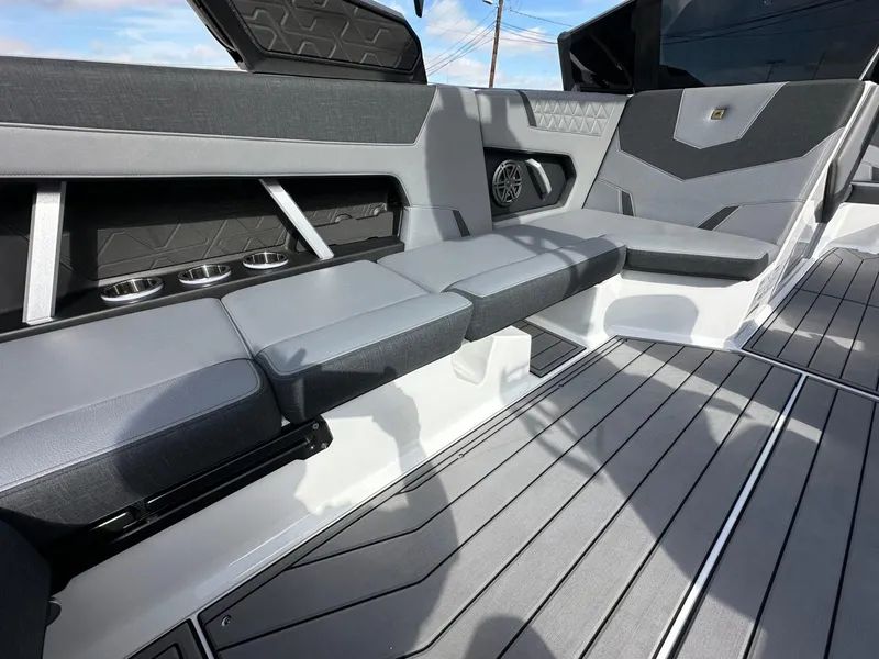 Slide: The Image of Nautique Super Air Nautique GS22 2025 - 13