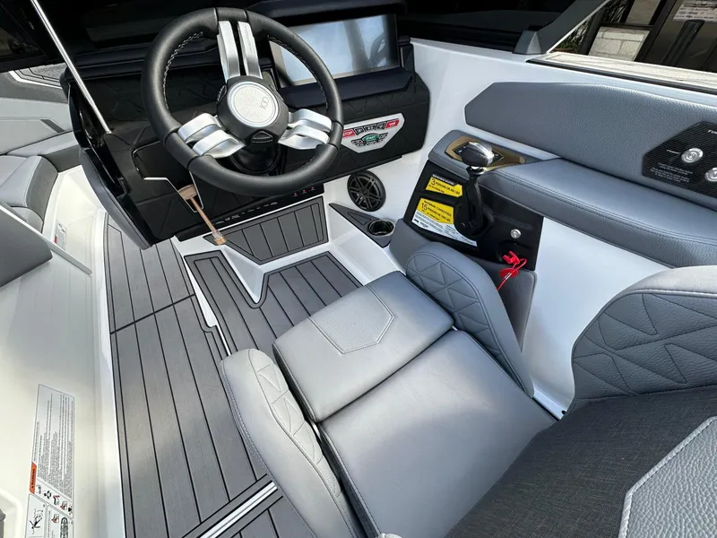 Slide: The Image of Nautique Super Air Nautique GS22 2025 - 18