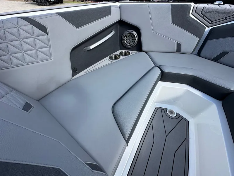 Slide: The Image of Nautique Super Air Nautique GS22 2025 - 19