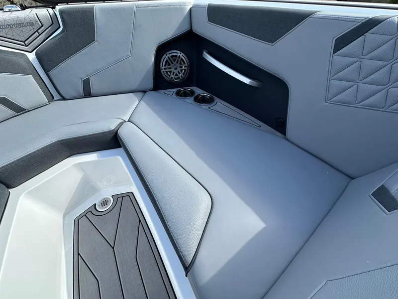 Slide: The Image of Nautique Super Air Nautique GS22 2025 - 21