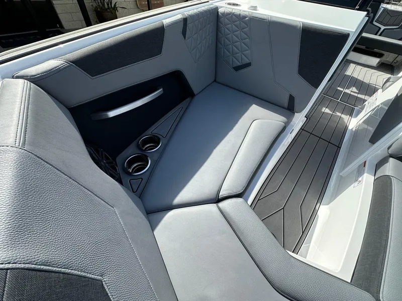 Slide: The Image of Nautique Super Air Nautique GS22 2025 - 22