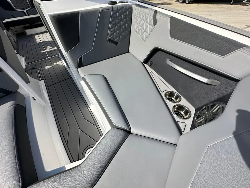 Slide: The Image of Nautique Super Air Nautique GS22 2025 - 24