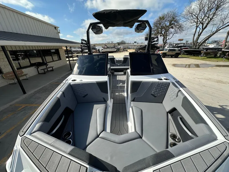 Slide: The Image of Nautique Super Air Nautique GS22 2025 - 25