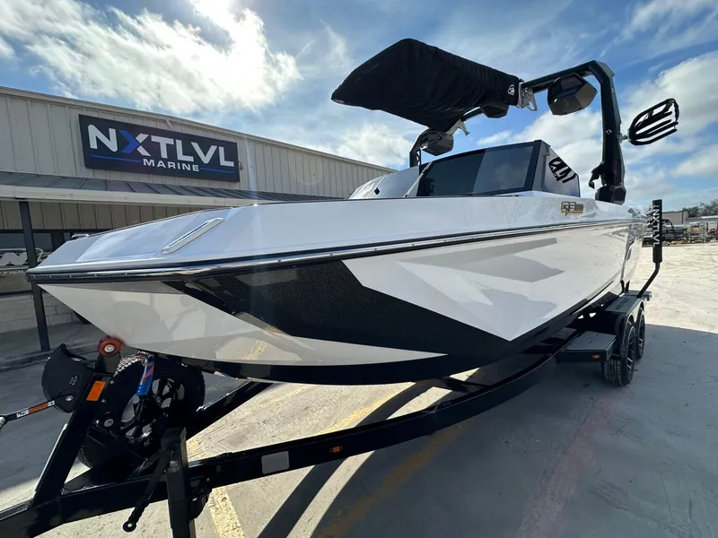 Slide: The Image of Nautique Super Air Nautique GS22 2025 - 8