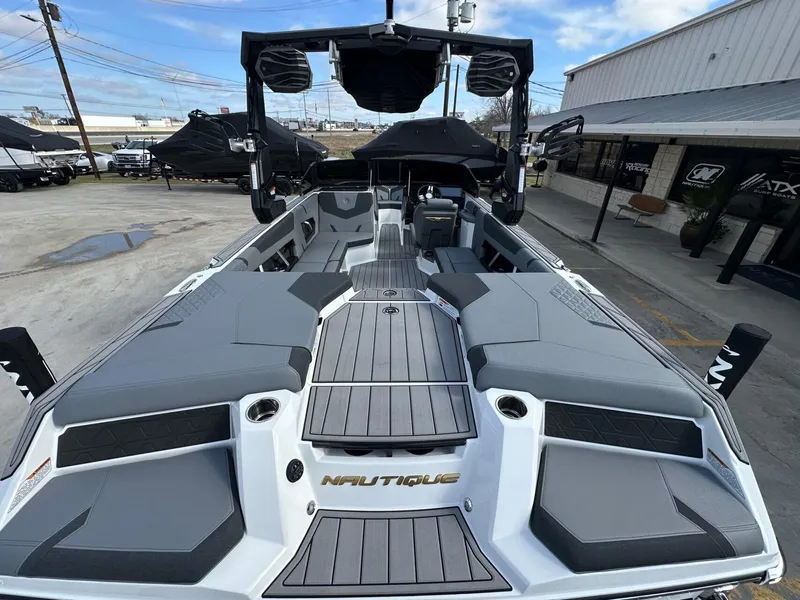Slide: The Image of Nautique Super Air Nautique GS22 2025 - 9