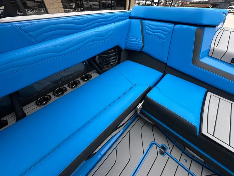 Slide: The Image of Nautique G25 2025 - 10