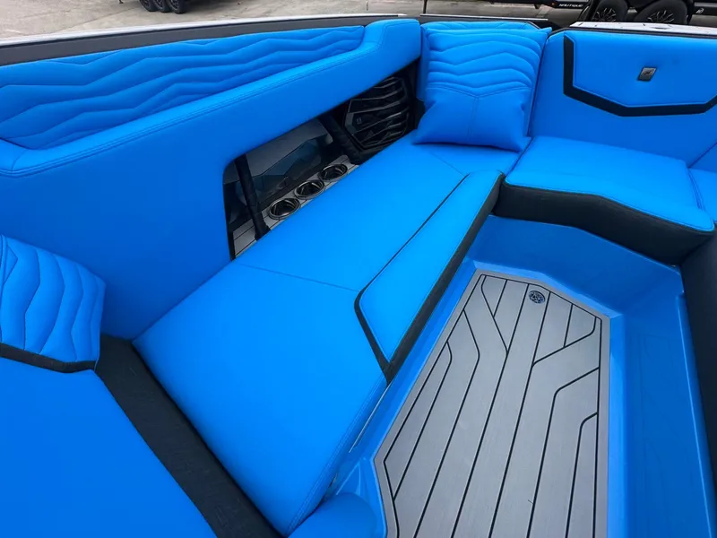 Slide: The Image of Nautique G25 2025 - 17