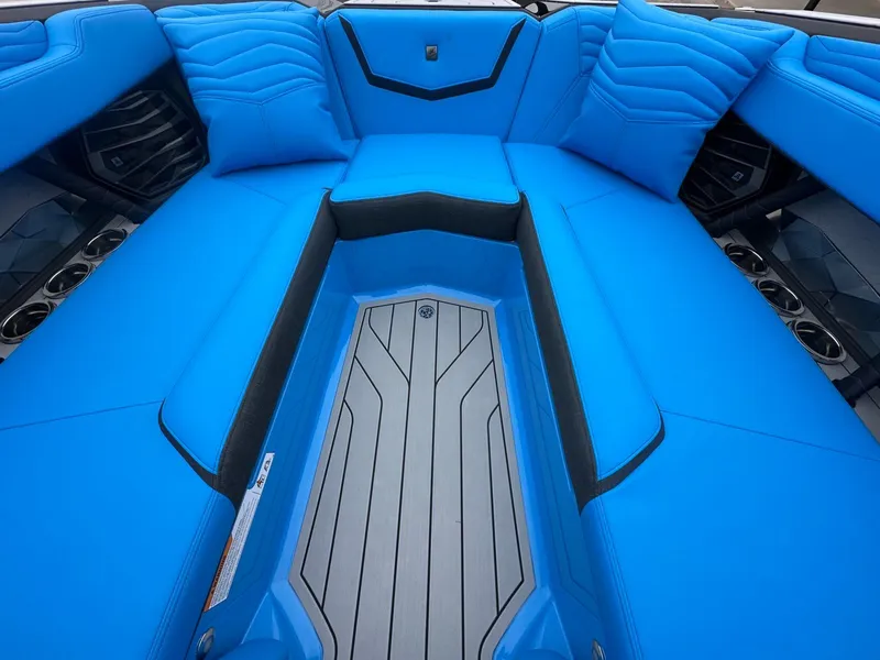 Slide: The Image of Nautique G25 2025 - 18