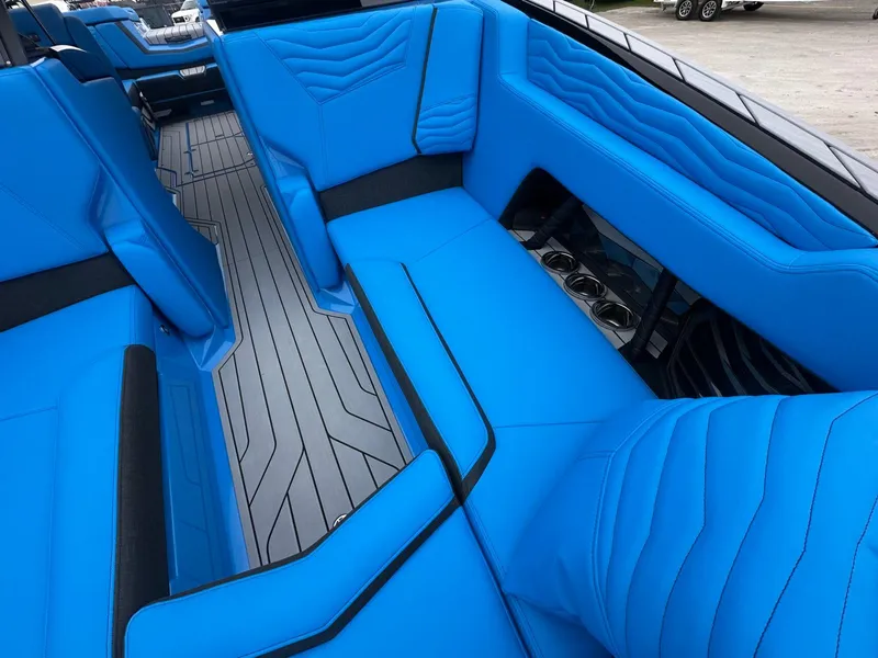 Slide: The Image of Nautique G25 2025 - 22