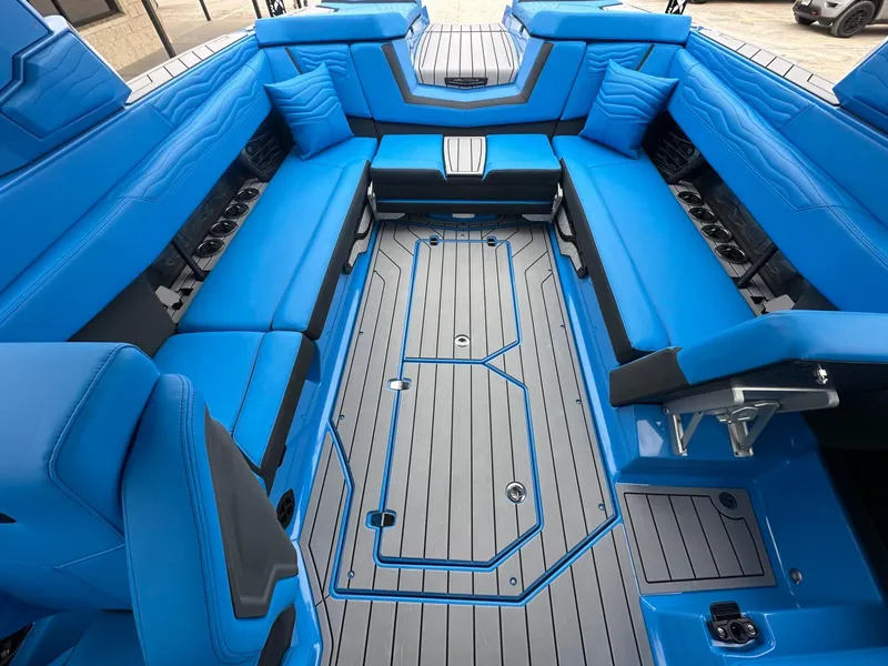 Slide: The Image of Nautique G25 2025 - 24