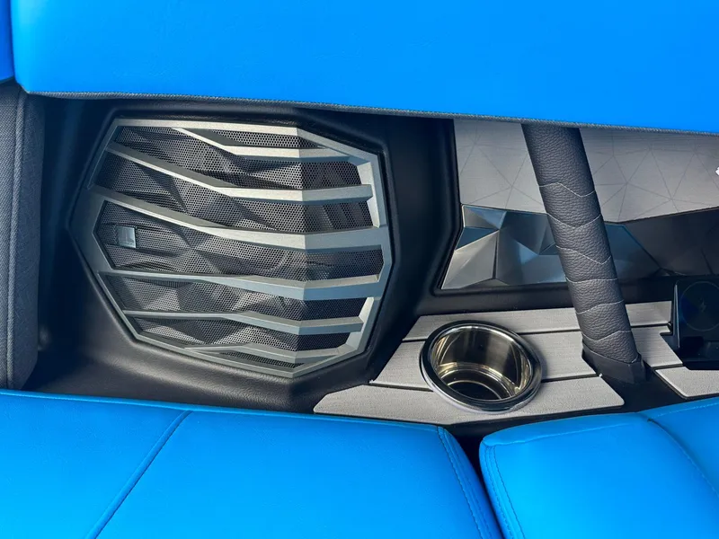 Slide: The Image of Nautique G25 2025 - 35