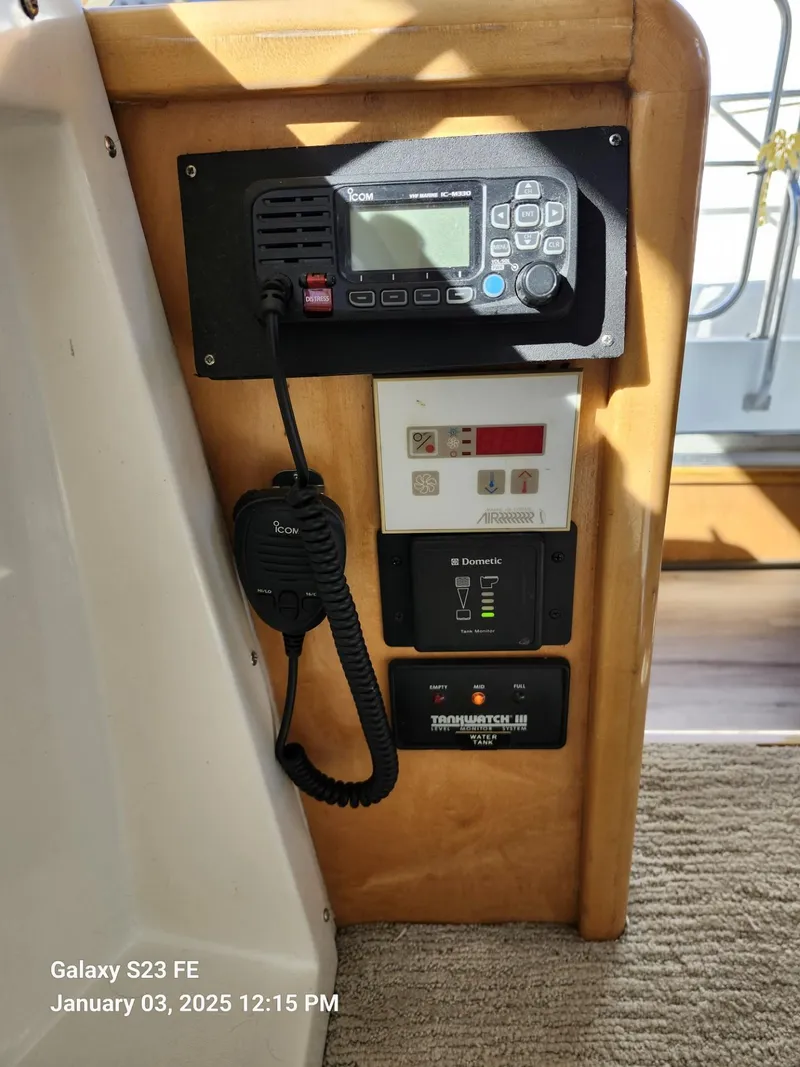 Slide: The Image of Cockpit of 1999 Navigator 4800 CLASSIC yacht with steering wheel and Garmin navigation system. - 15