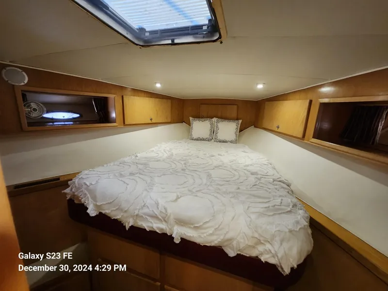 Slide: The Image of Cockpit of 1999 Navigator 4800 CLASSIC yacht with steering wheel and navigation instruments. - 16