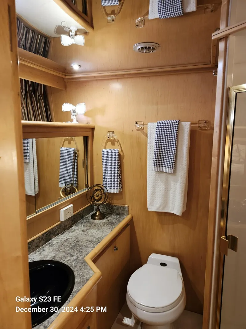 Slide: The Image of Control panel on 1999 Navigator 4800 CLASSIC yacht, featuring communication and navigation equipment. - 17