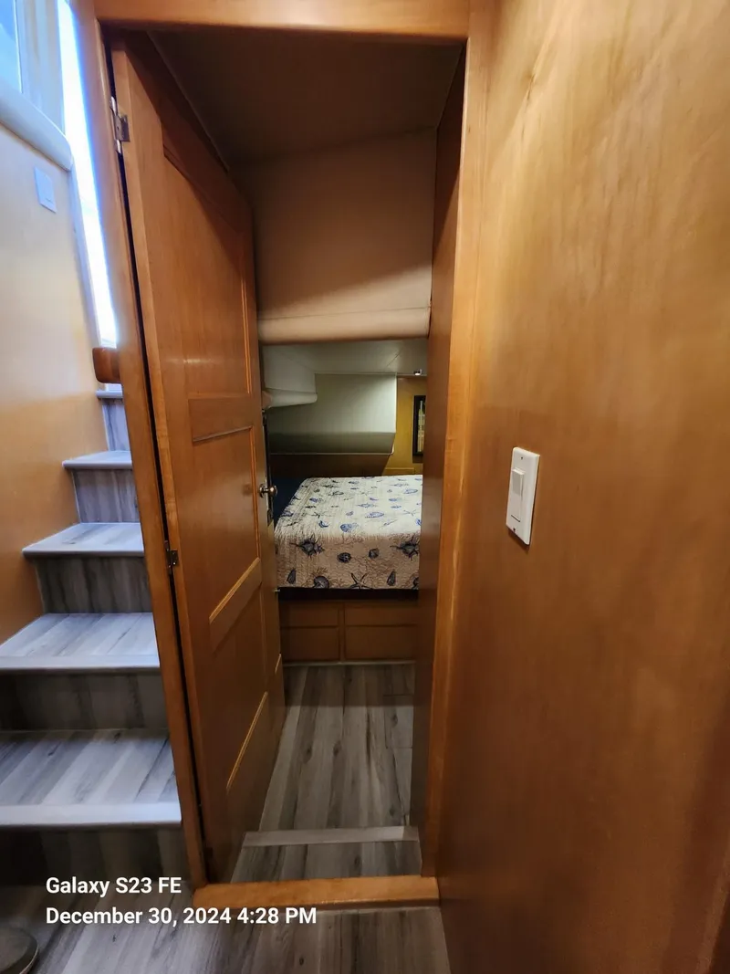 Slide: The Image of Bathroom interior of 1999 Navigator 4800 CLASSIC yacht with modern fixtures and decor. - 19