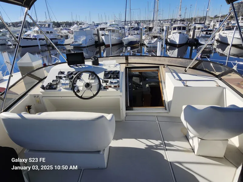Slide: The Image of Bow of 1999 Navigator 4800 CLASSIC yacht with anchor chain, calm water reflection. - 32