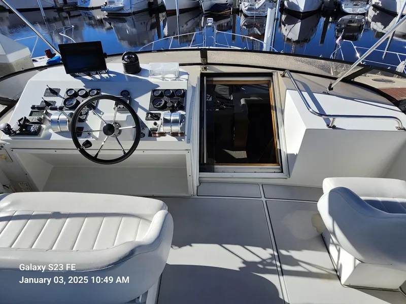 Slide: The Image of 1999 Navigator 4800 CLASSIC yacht docked, front view with clear blue sky. - 33