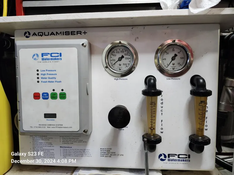 Slide: The Image of Engine room of 1999 Navigator 4800 CLASSIC yacht, featuring dual engines and mechanical equipment. - 43