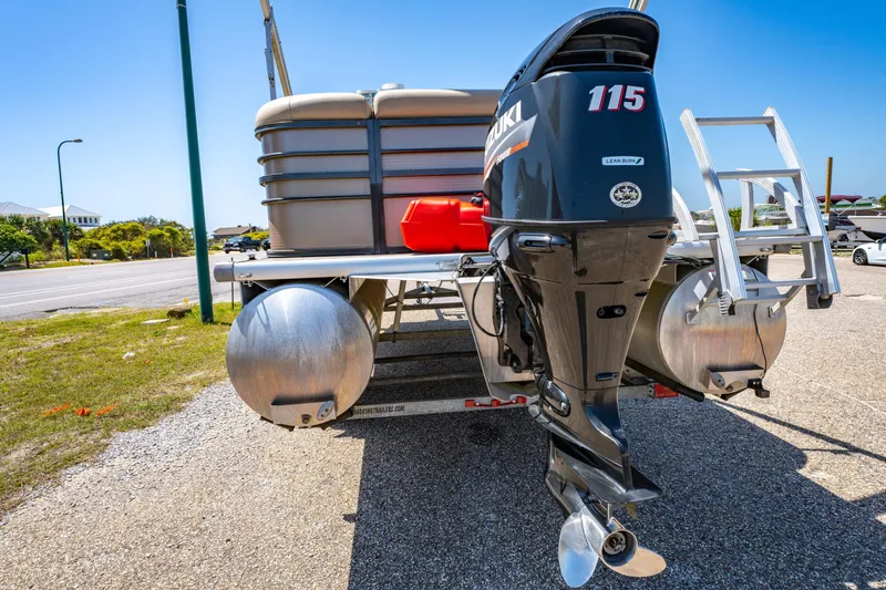 Slide: The Image of 2016 Misty Harbor 2285CS Biscayne Bay pontoon boat with Suzuki 115 outboard motor. - 4
