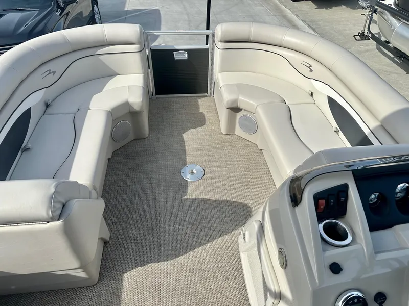 Slide: The Image of 2019 Bennington 22 SSX boat interior with beige seating and Yamaha 115HP engine. - 9
