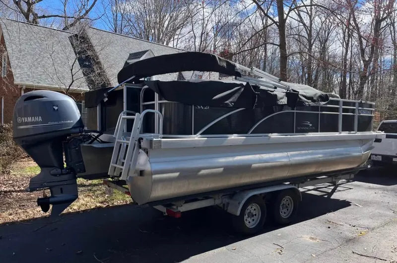 Slide: The Image of 2018 Bennington 21 SFX pontoon boat on trailer with Yamaha outboard motor. - 1