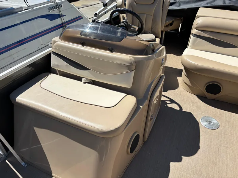 Slide: The Image of 2018 Bennington 21 SFX boat interior with beige seating and steering console. - 8