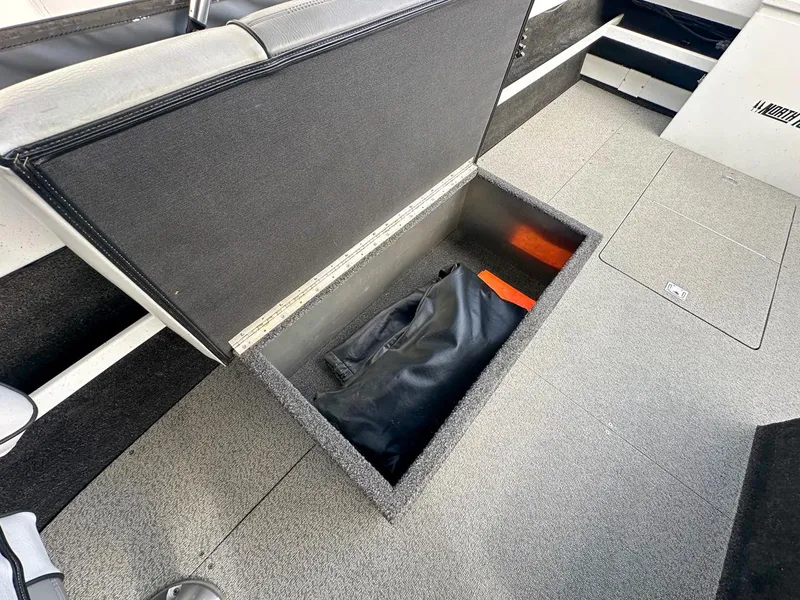 Slide: The Image of North River 21 Seahawk 2005 - 13