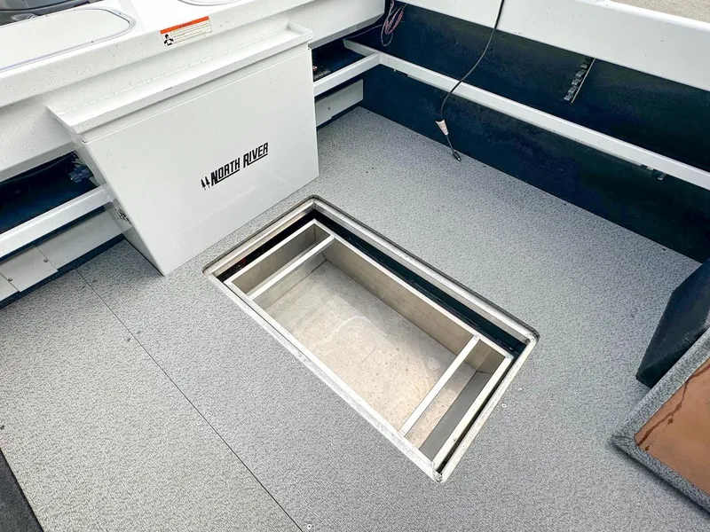 Slide: The Image of North River 21 Seahawk 2005 - 17