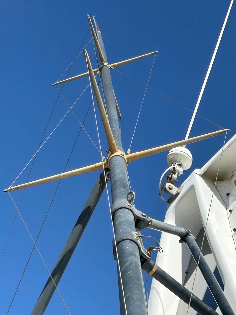 Slide: The Image of Mast of 1995 Ocean Yachts 42 Super Sport against clear blue sky. - 9