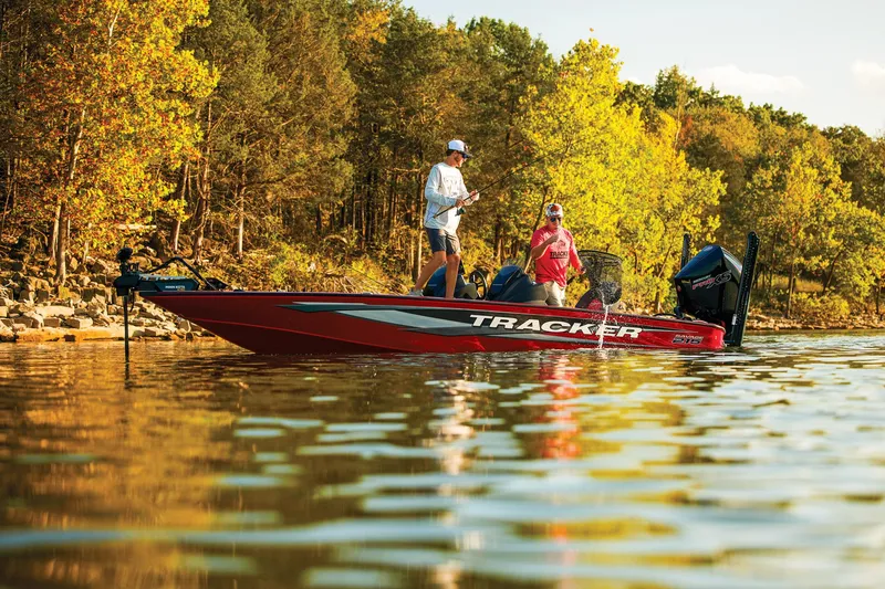 Slide: The Image of Tracker Savage 215 2025 - 92