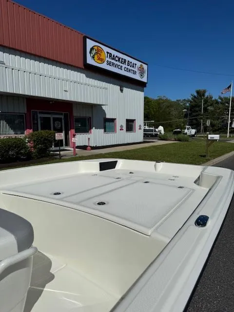 Slide: The Image of 2025 Mako Pro Skiff 17 CC at Tracker Boat Service Center. - 3