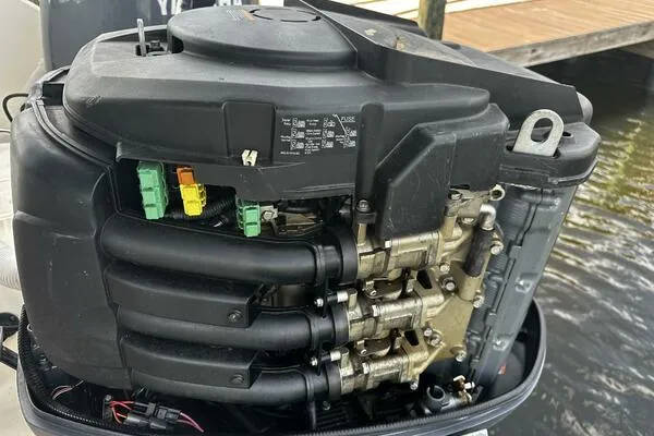 Slide: The Image of Close-up of a 2004 World Cat 270 TE Tournament Edition boat engine by the water. - 12