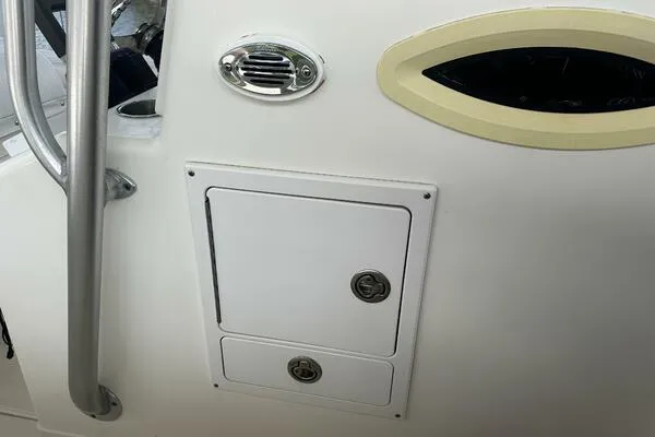 Slide: The Image of 2004 World Cat 270 TE boat console with storage compartments and stainless steel railing. - 22