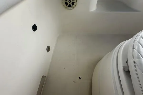 Slide: The Image of 2004 World Cat 270 TE Tournament Edition boat interior with speaker and seating. - 29