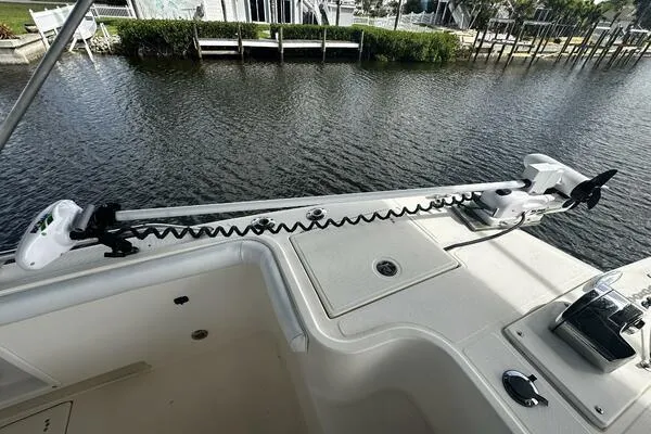 Slide: The Image of 2004 World Cat 270 TE Tournament Edition boat with trolling motor on deck. - 9