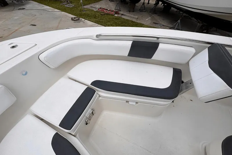 Slide: The Image of Robalo 200 Robalo 2019 - 13
