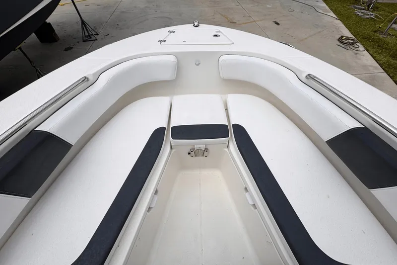 Slide: The Image of Robalo 200 Robalo 2019 - 14