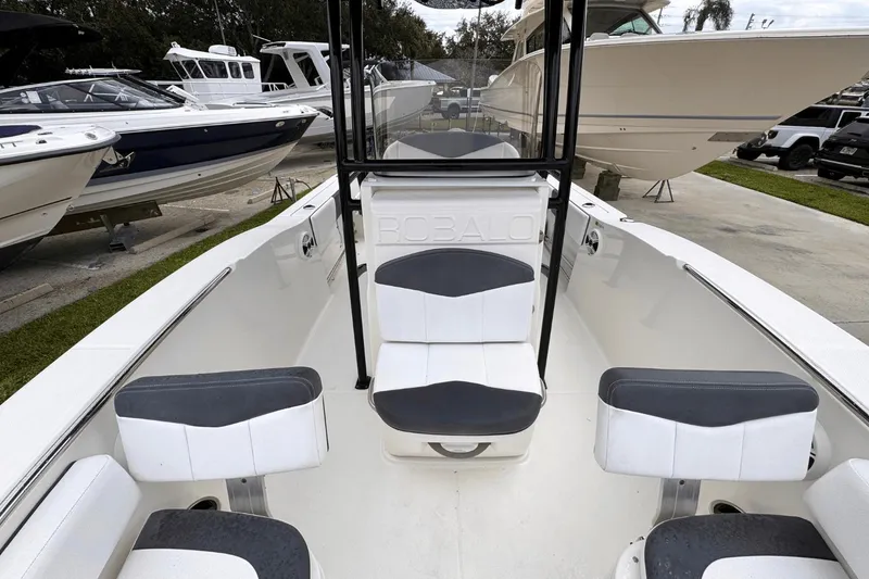 Slide: The Image of Robalo 200 Robalo 2019 - 15