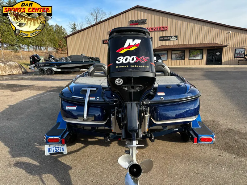 Slide: The Image of 2015 Nitro Z-9 boat with 300XS engine at D&R Sports Center. - 4