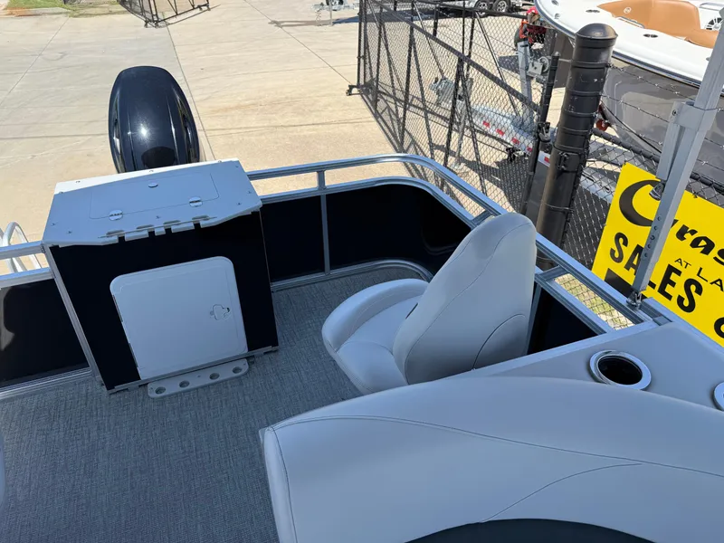 Slide: The Image of Avalon Venture Fish 2022 - 50