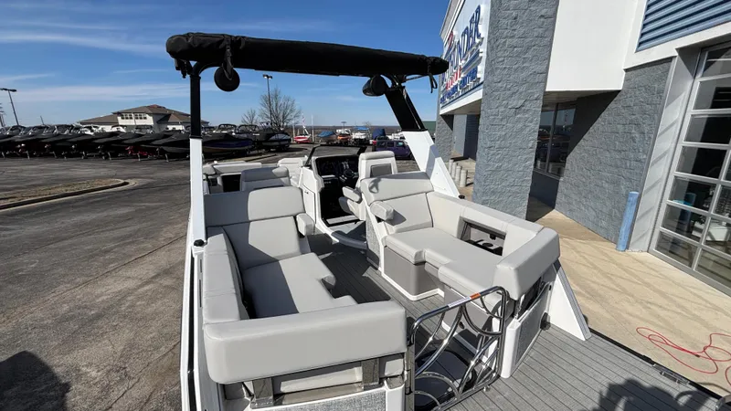 Slide: The Image of Outdoor setup with Balise Helix 24C equipment, featuring a cooler and metal frame. - 25