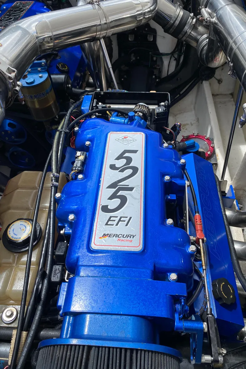 Slide: The Image of 2006 Fountain 42 Executioner engine, featuring a blue Mercury 525 EFI motor. - 13